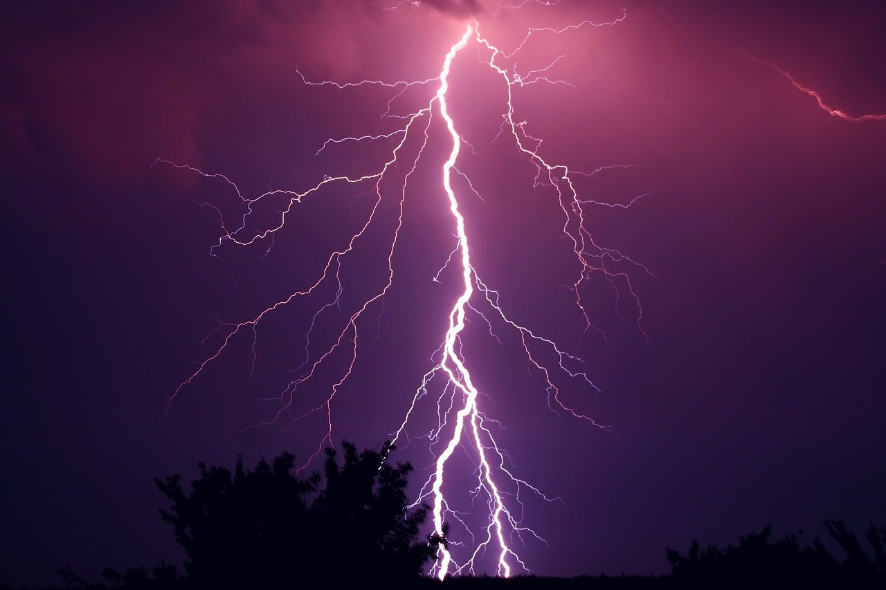 Alerte jaune aux orages sur les provinces de Luxembourg, Namur et Hainaut, le 1722 activé