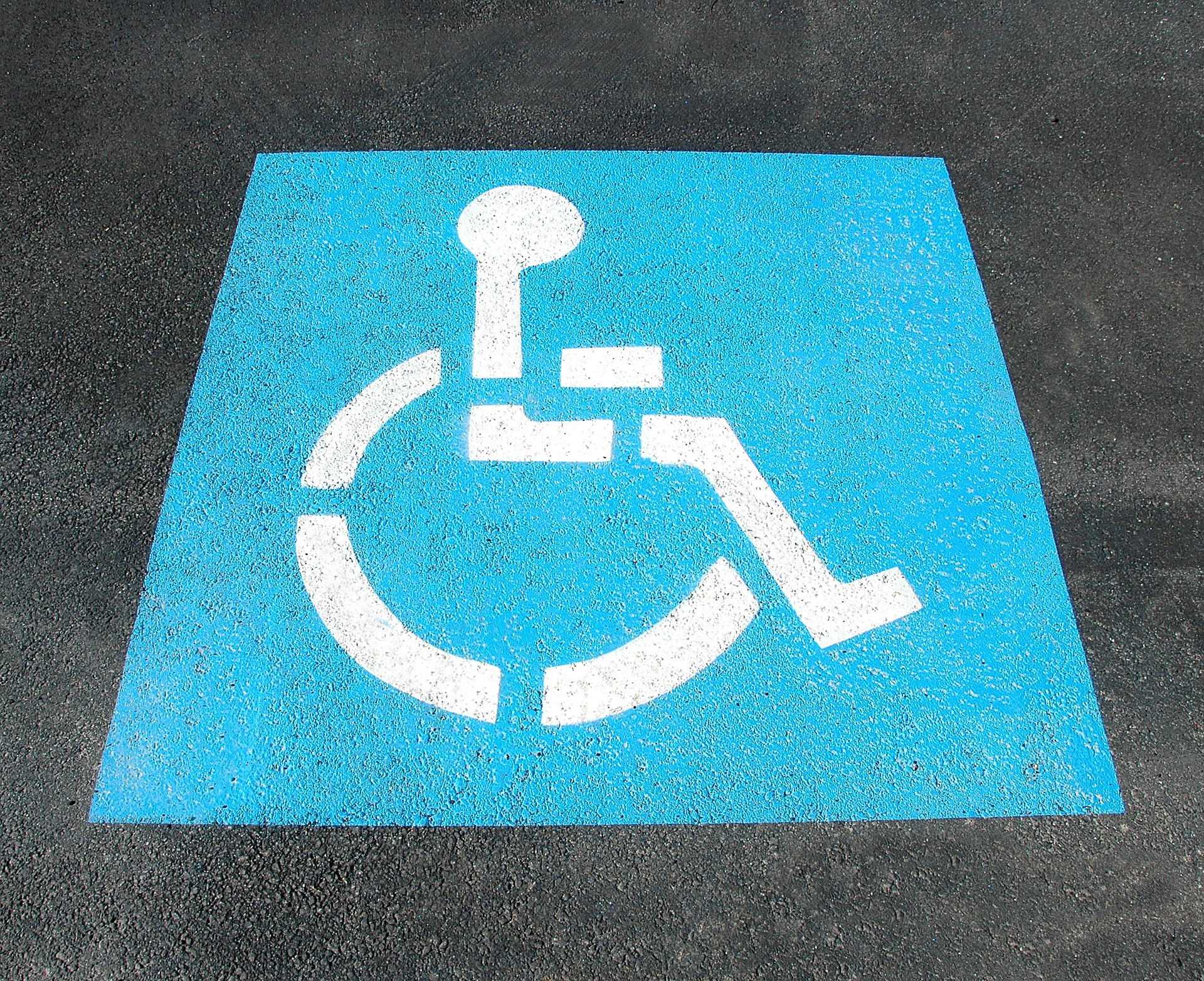 Du changement pour les cartes d’invalidité et le stationnement des personnes en situation de handicap