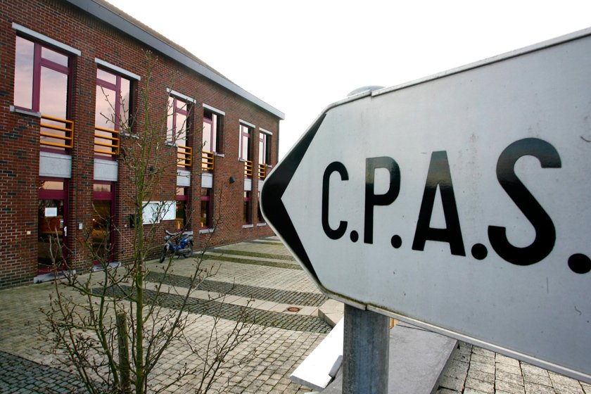 09/10/13 : Scandale au CPAS de Momignies