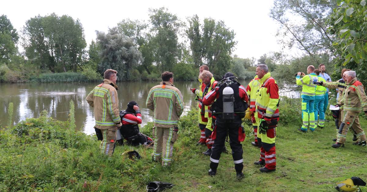 Termonde: inspection de la péniche naufragée