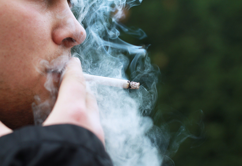 Deux commerçants sur trois vendent encore du tabac à des mineurs