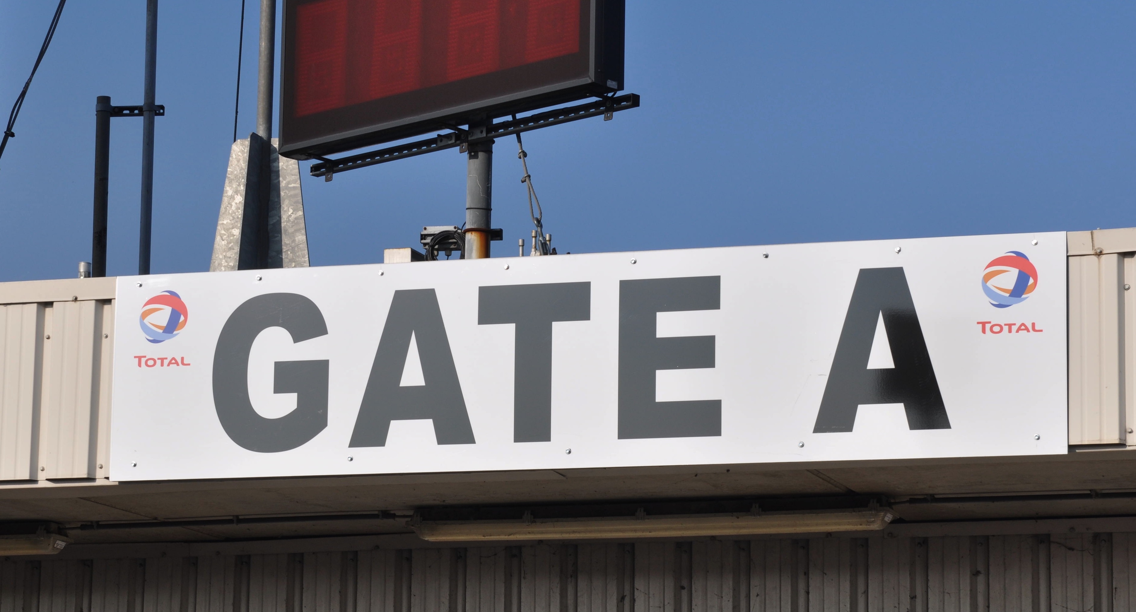 Grogne des agriculteurs : des camions de Feluy pourront alimenter les aéroports régionaux