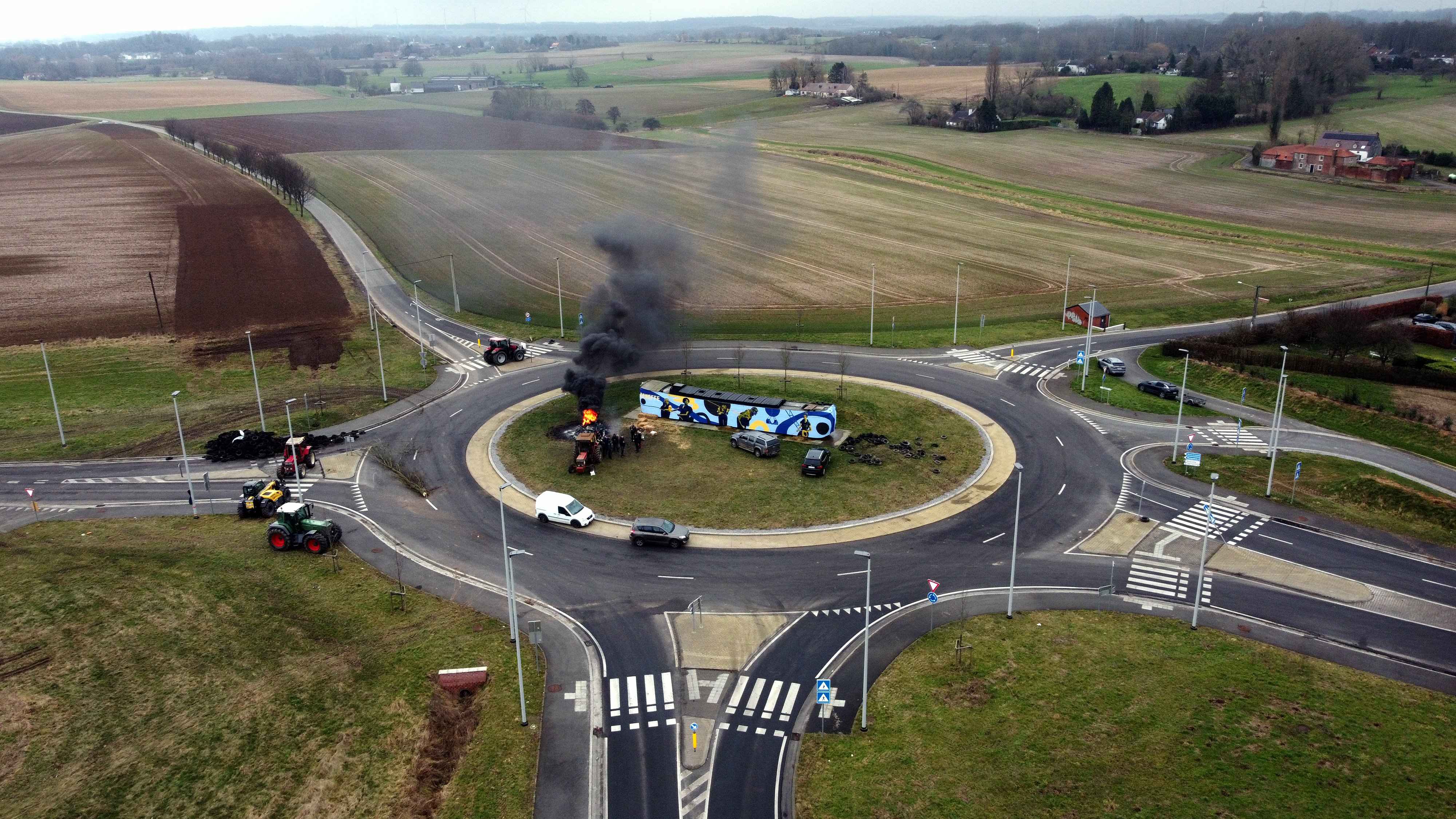 Les agriculteurs lèvent le blocage de Feluy ce soir