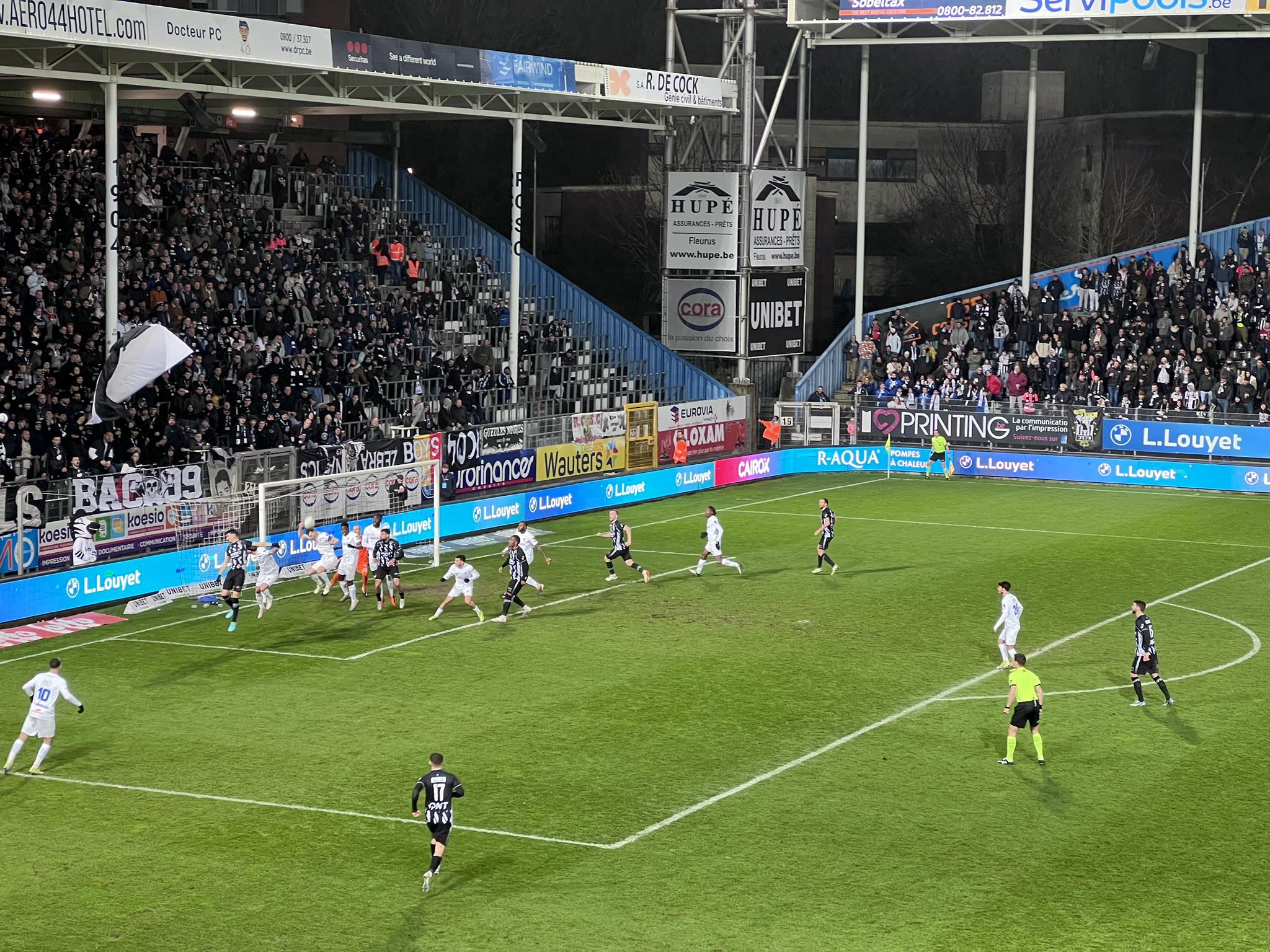 Une nouvelle défaite pour Charleroi face à Genk qui se rapproche des play-downs