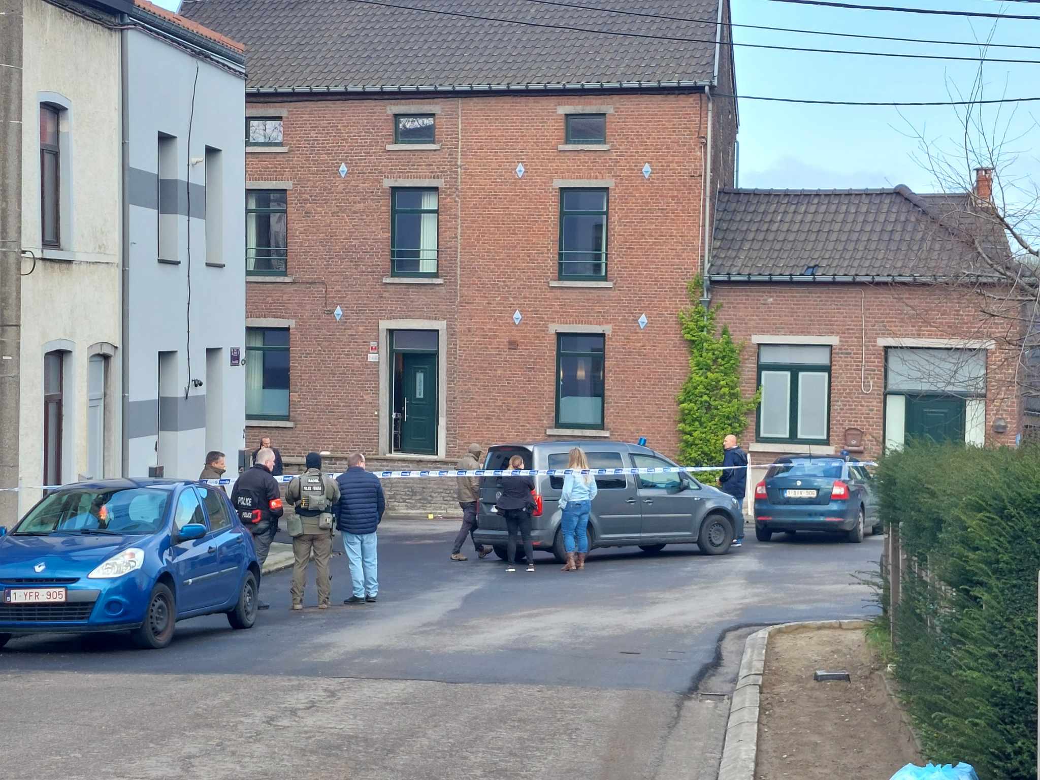 Un des policiers arrêtés a un lien avec le dossier de la perquisition de Lodelinsart