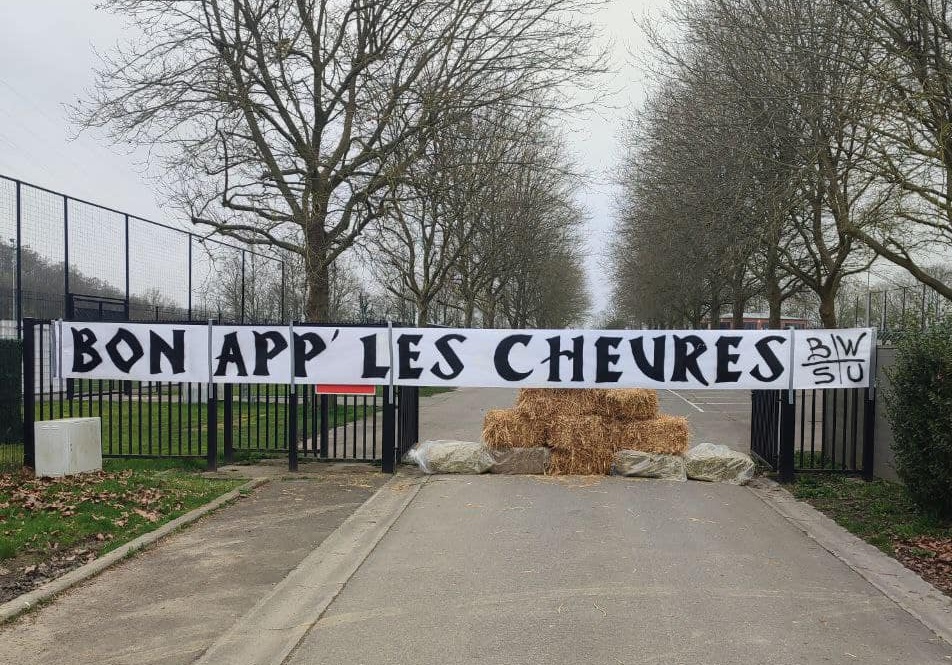 Sporting: des supporters en colère déposent du foin pour "les chèvres"...