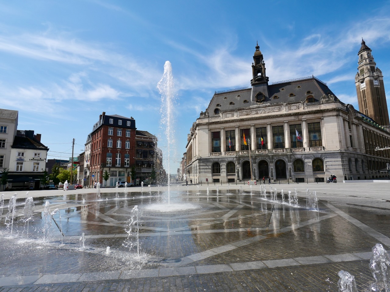 Le gouvernement wallon garantit un prêt à la ville de Charleroi, à condition de faire des économies