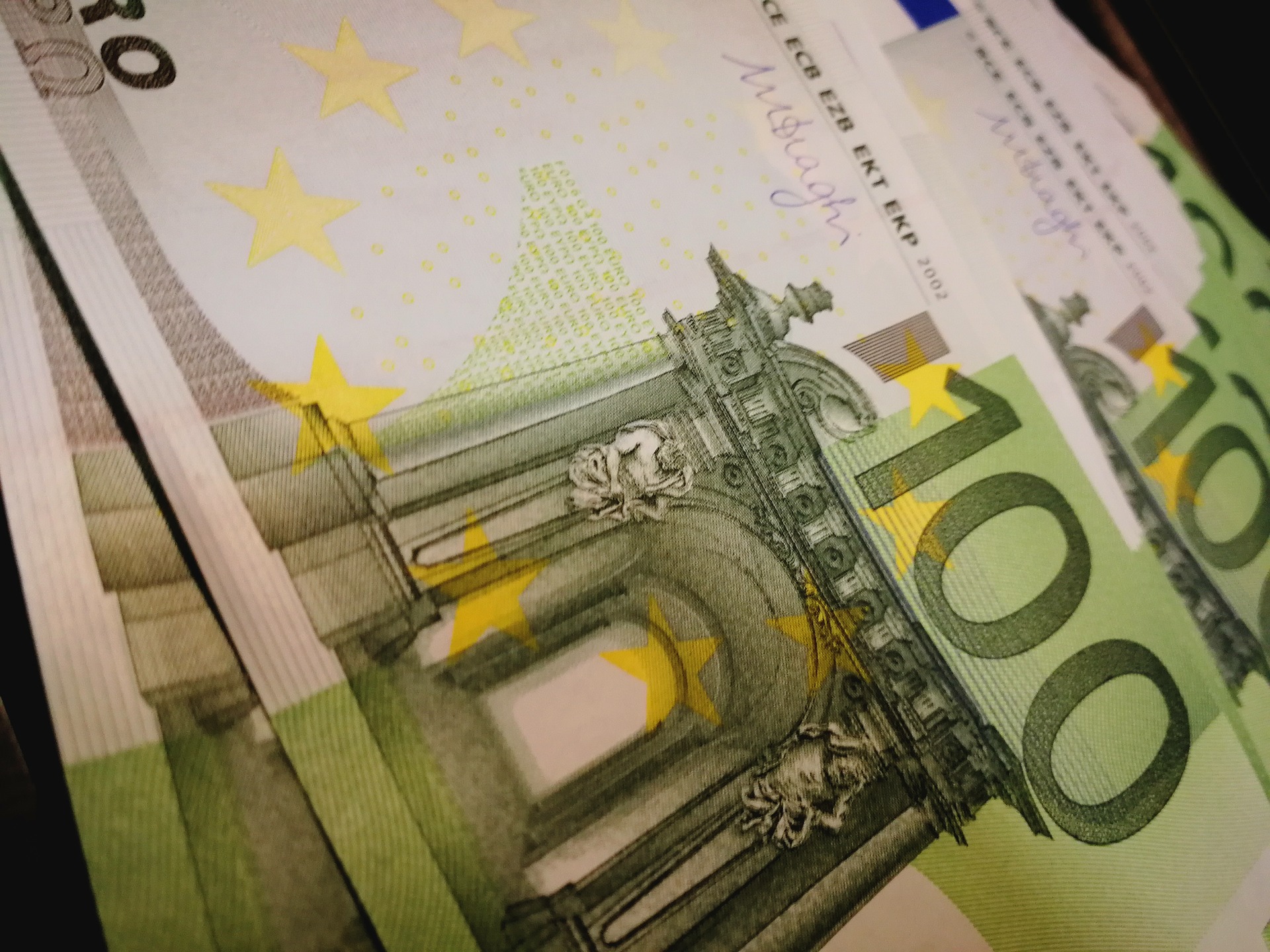 Le SPF Economie met en garde les jeunes contre les formules de paiement différé
