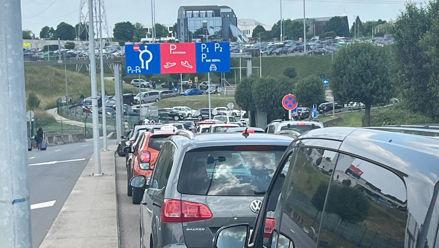 Des travaux compliquent l'accès à l'aéroport de Charleroi