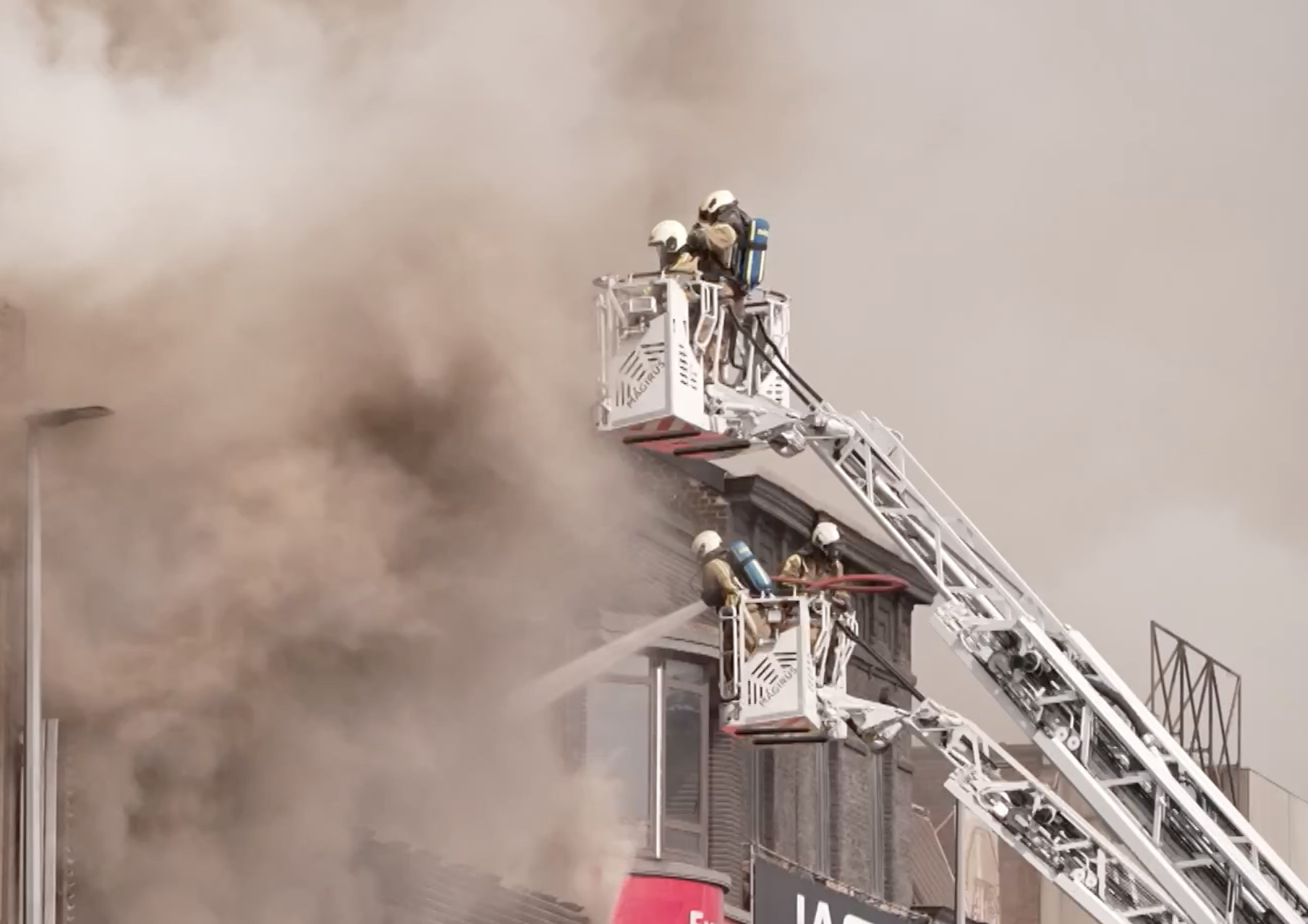 Un incendie en cours dans les anciens locaux Colson à Dampremy