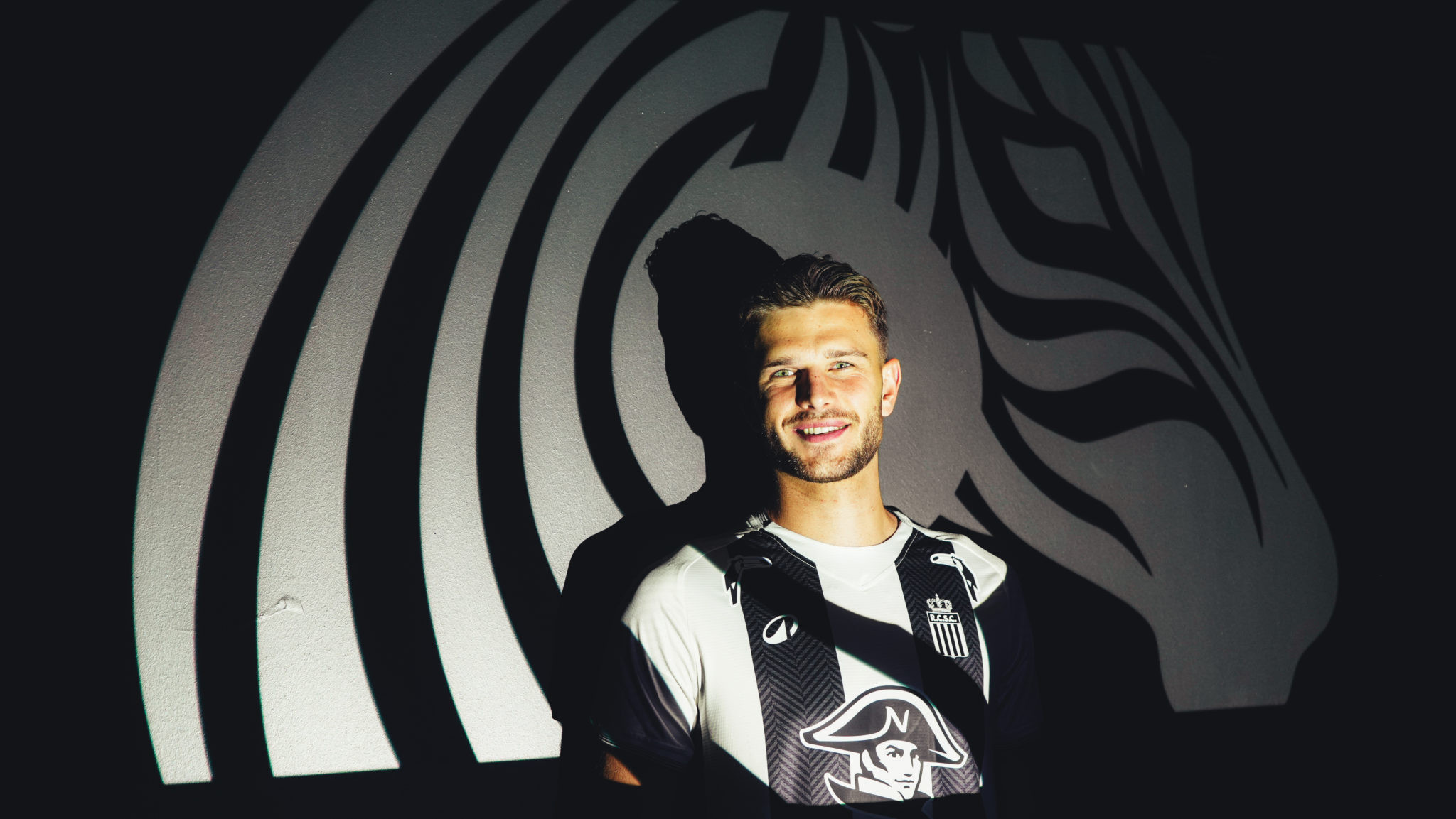 Charleroi recrute Filip Szymczak, un attaquant polonais de 23 ans, auprès du Lech Poznan