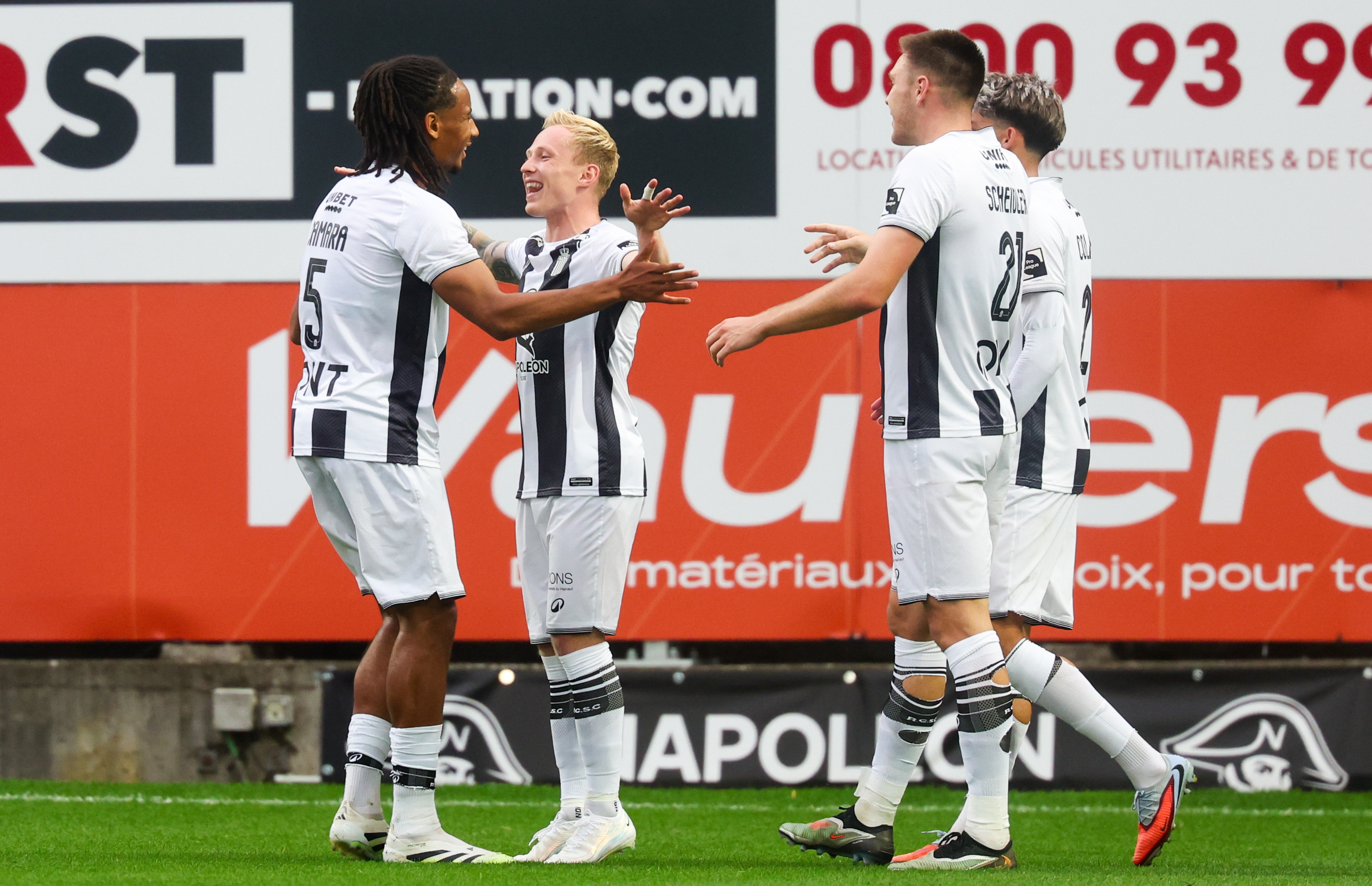 Au repos, les Zèbres sont devant, même à dix!