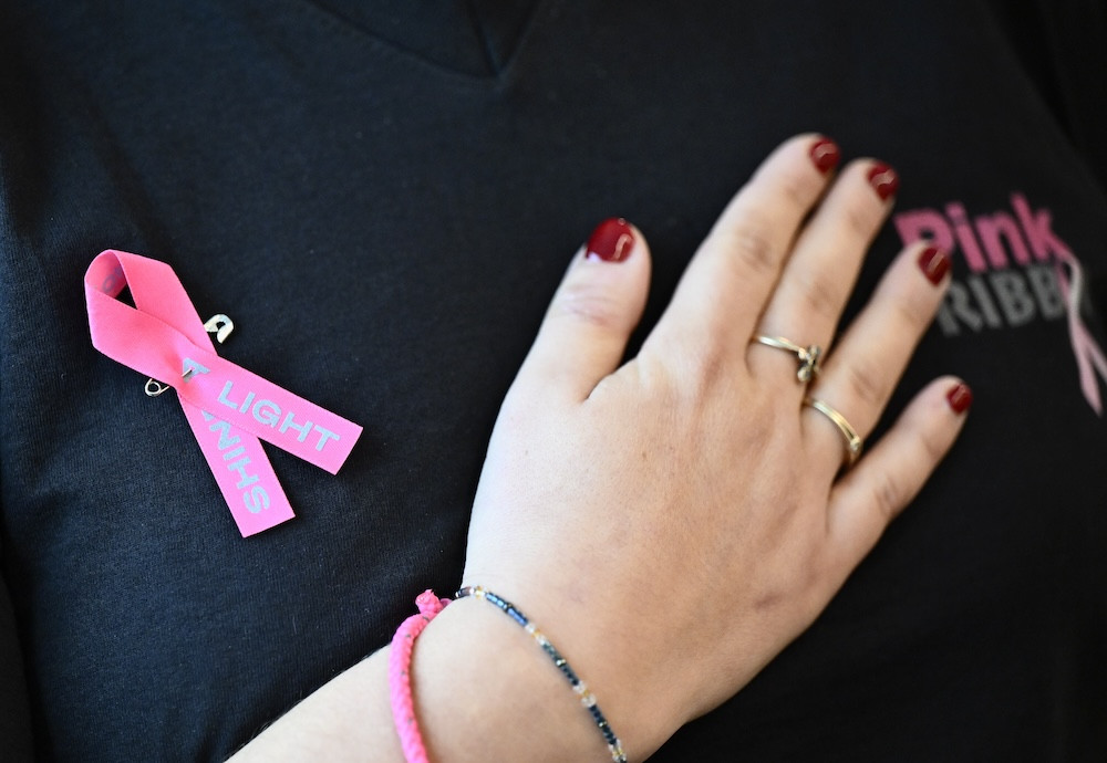 Cancer du sein : pour la Fondation contre le cancer, la sensibilisation doit aussi concerner les jeunes femmes