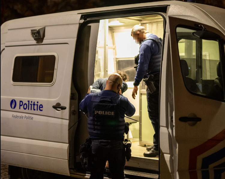 Neuf personnes sous mandat d'arrêt après une vaste opération antidrogue à Charleroi