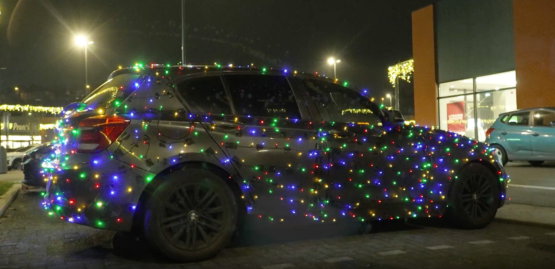 Sécurité routière: les guirlandes, c’est sur le sapin, pas sur la voiture !