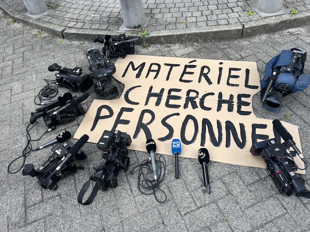 Médias de proximité : le PS plaide pour une réforme plus concertée