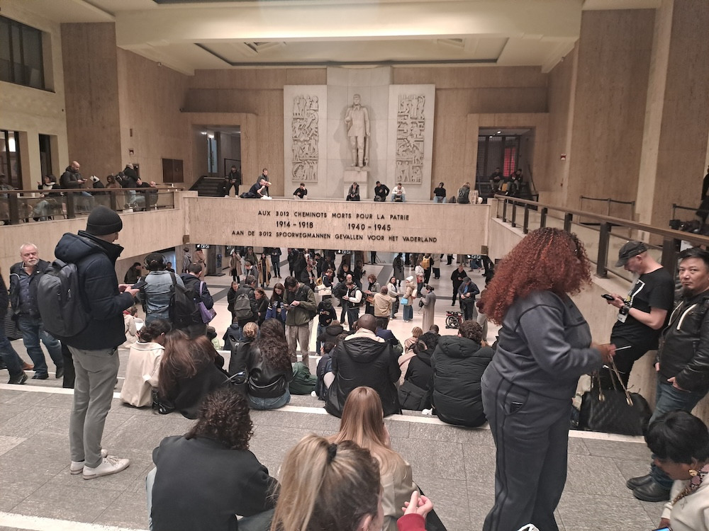 La police lance un avis de recherche pour un colis suspect dans un train