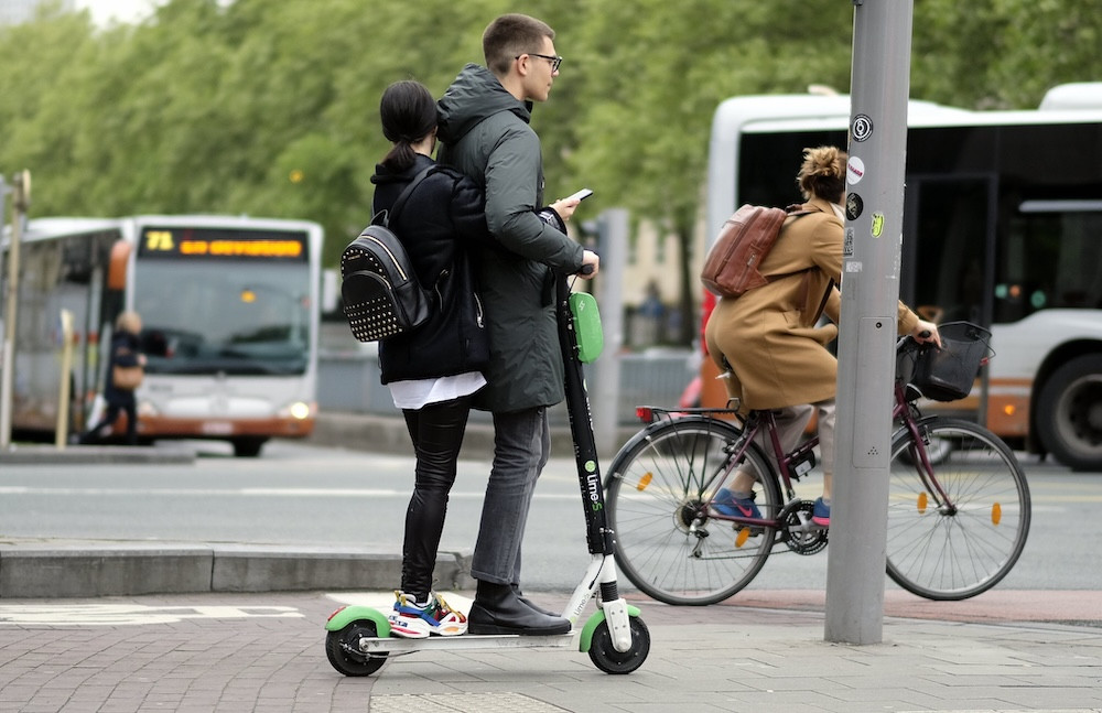 Casque obligatoire pour les vélos et trottinettes électriques au-delà de 20 km/h