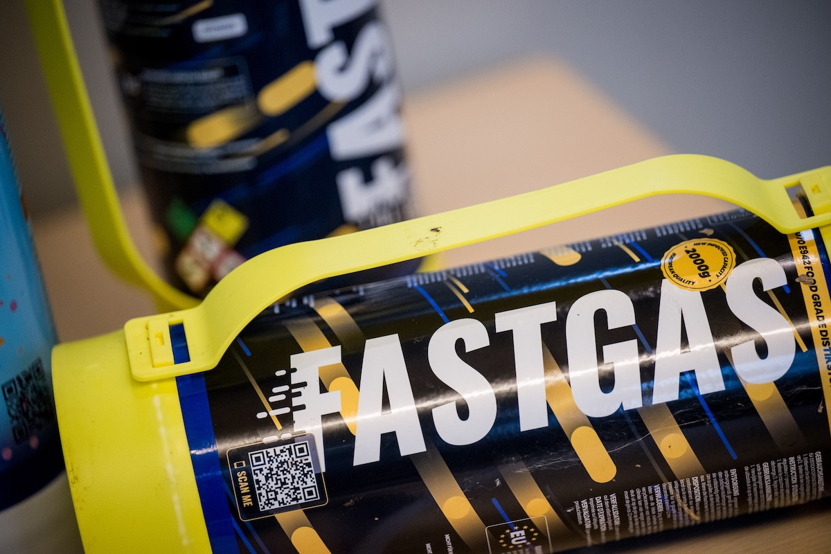 Quatre suspects interpellés après la saisie de 7.000 bouteilles de gaz hilarant