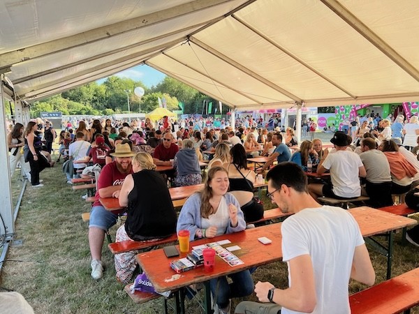 Testachats met en garde contre certaines pratiques de paiement dans les festivals