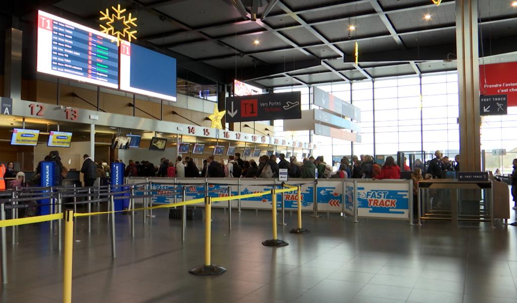 Vacances d'hiver : 25 000 voyageurs chaque jour à l'aéroport de Charleroi!
