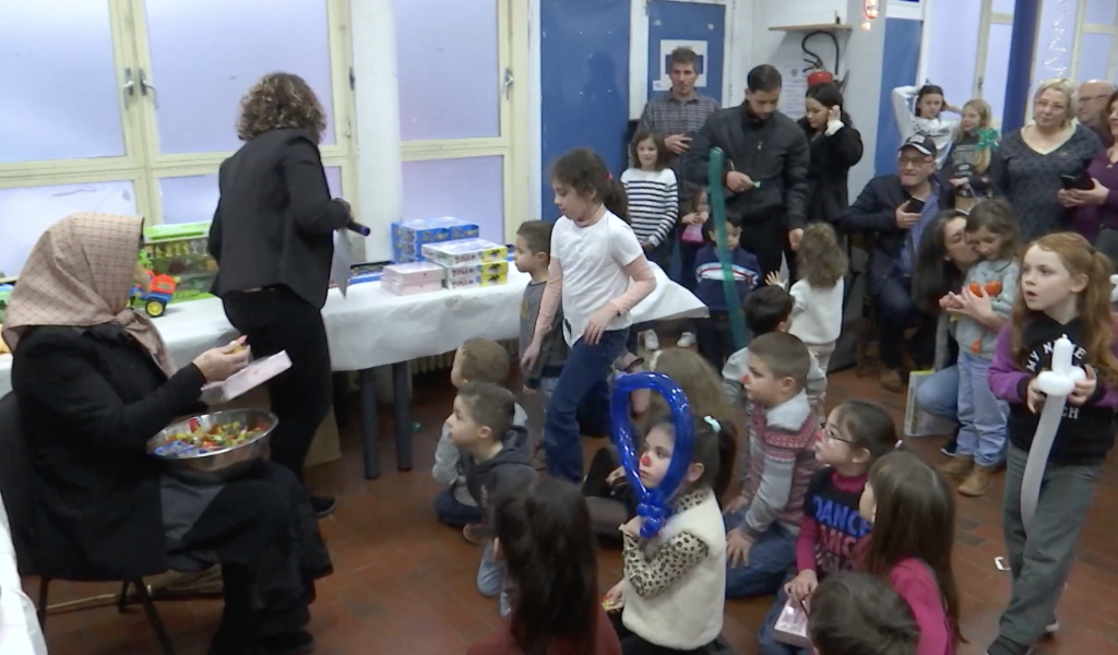 Les enfants du cercle sarde de Châtelineau fêtent la Befana