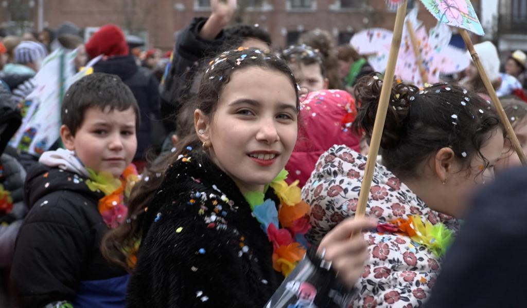 Anderlues: une pluie, mais de confettis, pour le carnaval des enfants !