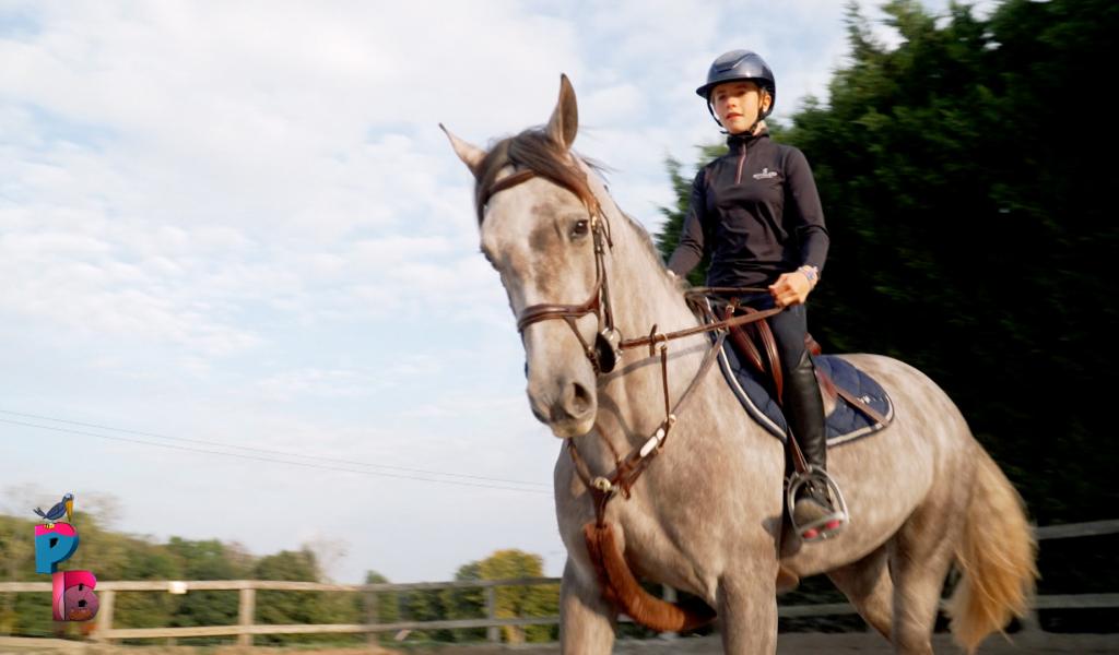 Pense-Bêtes : Portait de Gabrielle, cavalière