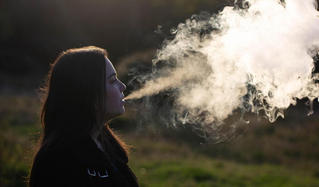 La Fondation contre le cancer plaide pour des paquets neutres pour les e-cigarettes