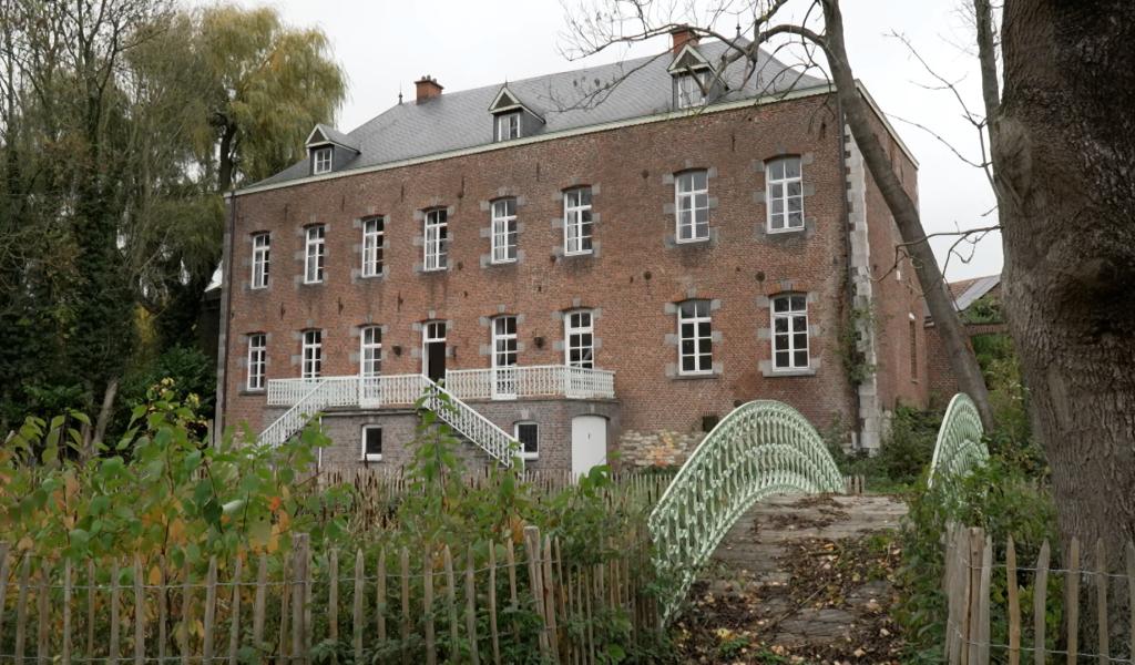 Courcelles devient propriétaire du château de Rianwelz pour le sauver