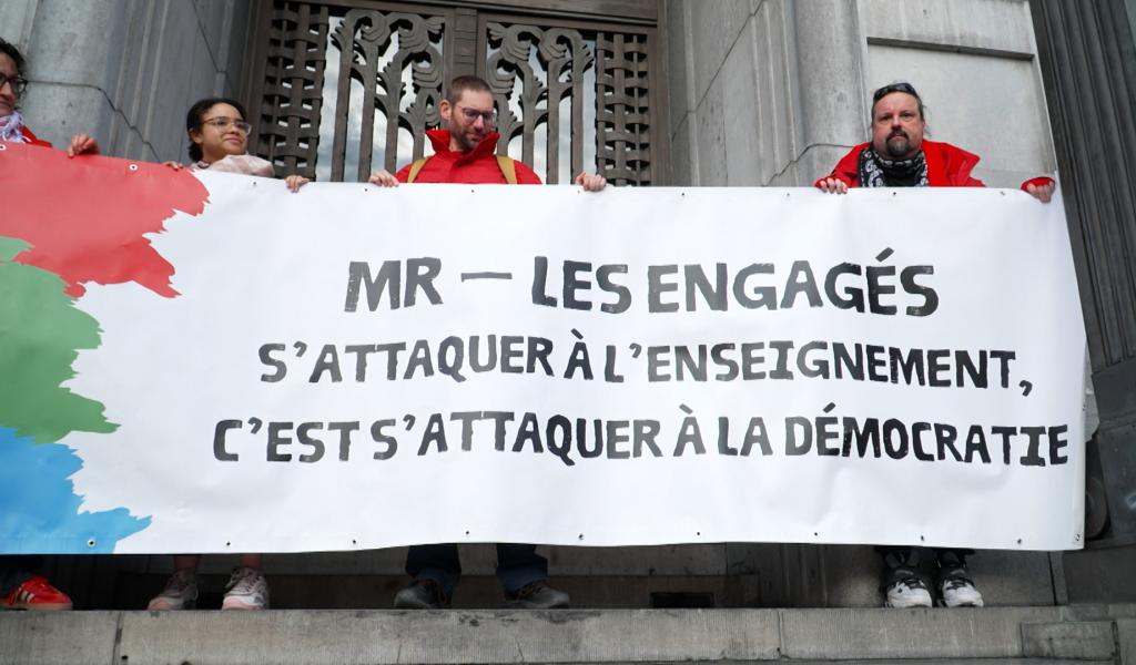 Plus de 300 enseignants ont manifesté ce matin à Charleroi contre les mesures d'économie