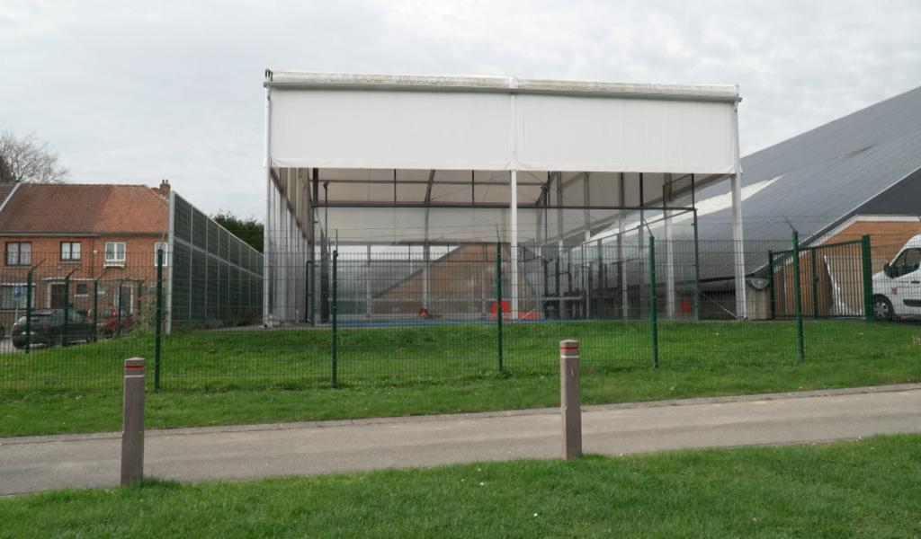 Padel et nuisances sonores: Projet refusé à Nalinnes, voisinage mécontent à Courcelles