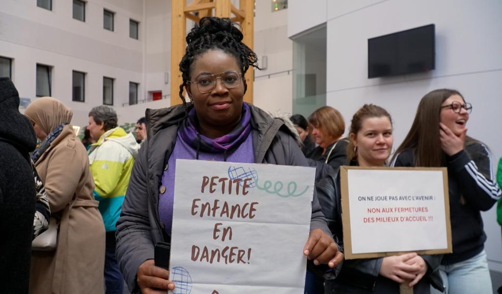 « 300 enfants sans places, 80 accueillantes sans emploi » : Les Petits Câlins alertent