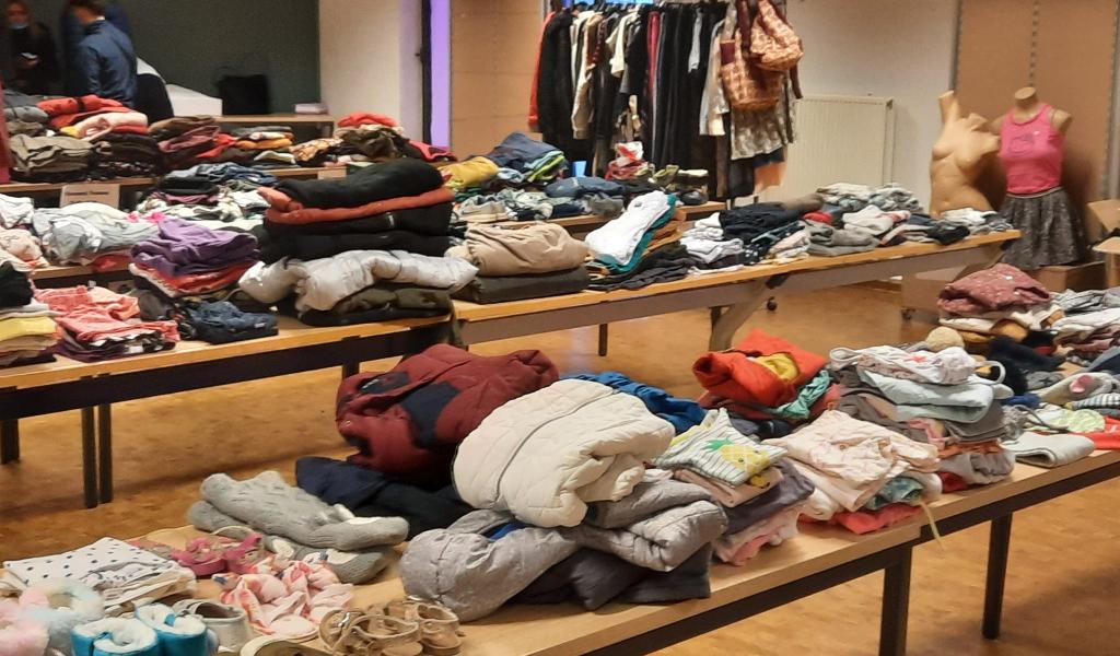 Le mouvement des femmes Zelle prépare des "chouchou boîtes" pour les femmes dans le besoin