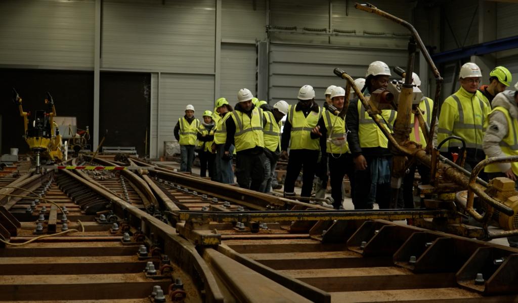 Des stagiaires de la MIREC ont visité l’atelier d’Infrabel de Bascoup