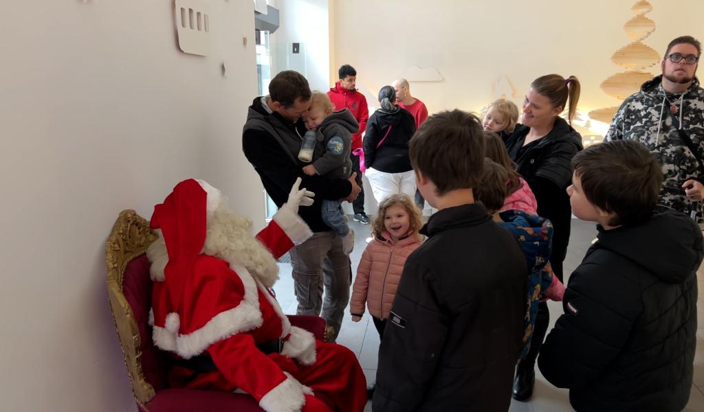 Le Père Noël avait sa maison à Charleroi dimanche