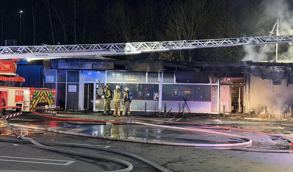 Six commerces touchés par un incendie durant la nuit à Marcinelle