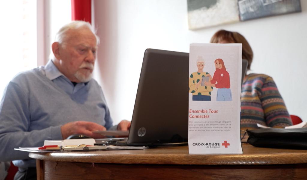Fracture numérique: à Chimay, la Croix-Rouge au secours des seniors