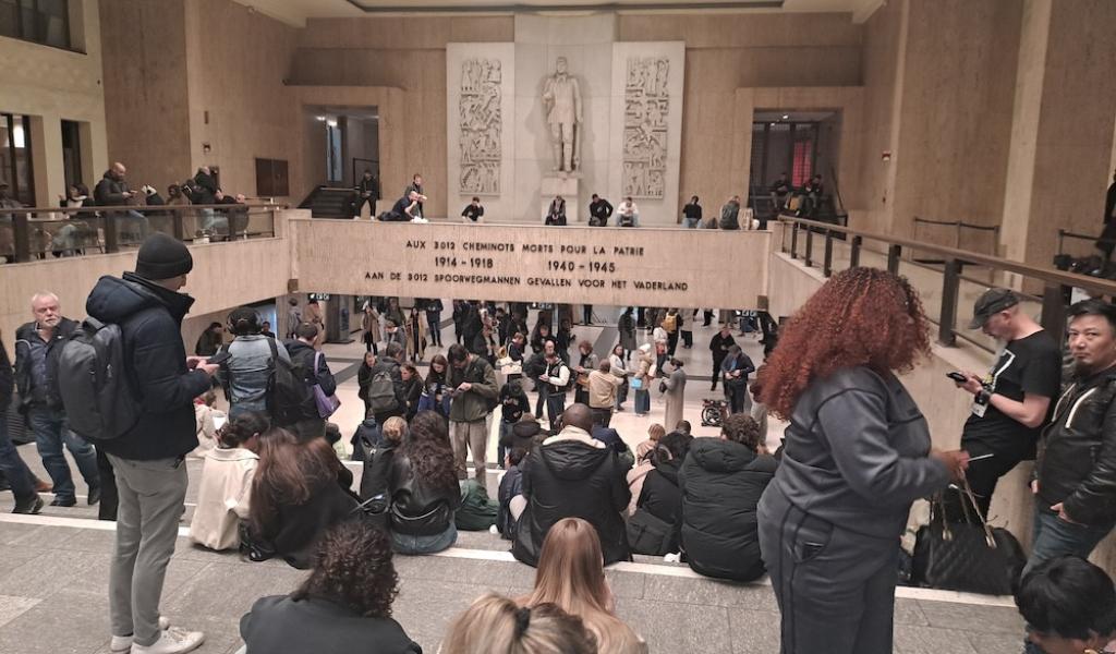 La police lance un avis de recherche pour un colis suspect dans un train