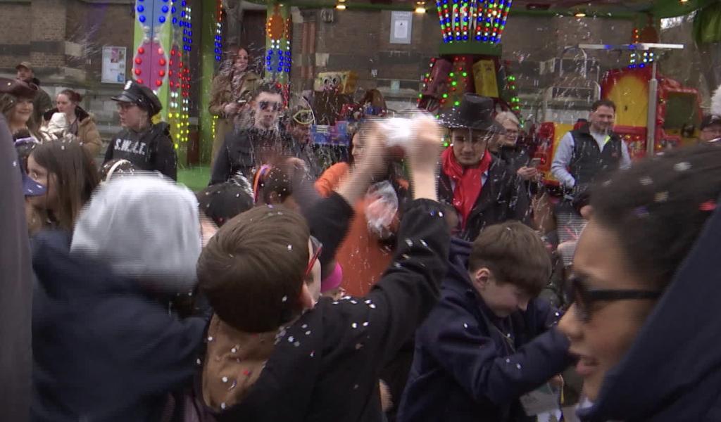 Le cortège de la société de gilles "Les Bons Amis" réunit plus de 800 enfants !