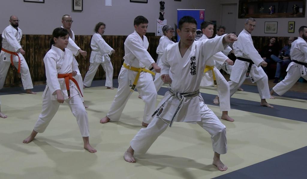 C Local : stage de karaté avec le sensei japonais Kanazawa à Bouffioulx