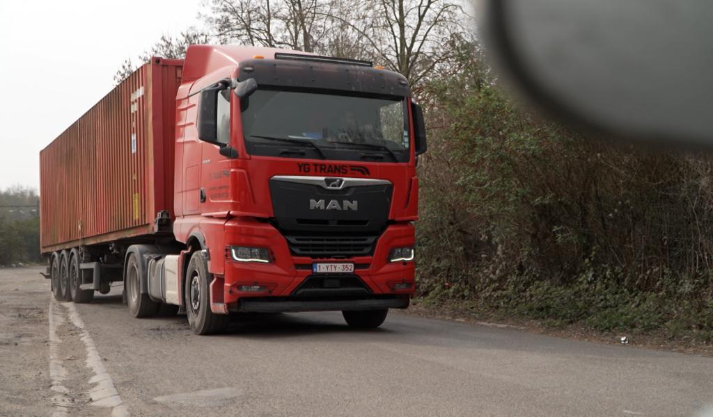Marchienne: Les riverains de la rue de la Station de la Sambre en ont marre des camions