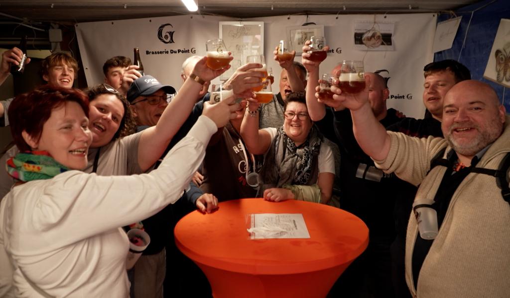 Belle ambiance à la marche de la Fête de la Bière de Gosselies