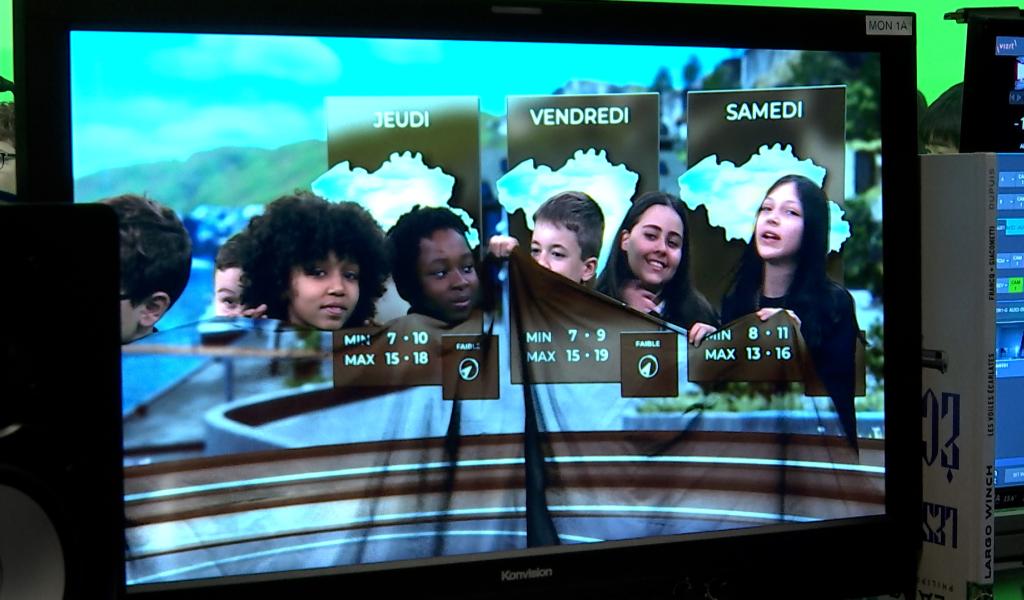 De jeunes Bruxellois découvrent les coulisses de la météo dans les studios de Dreamwall