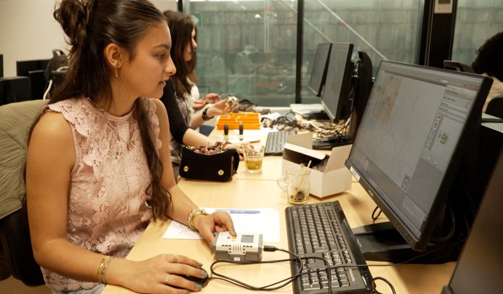 Stages : elles codent et cassent les clichés