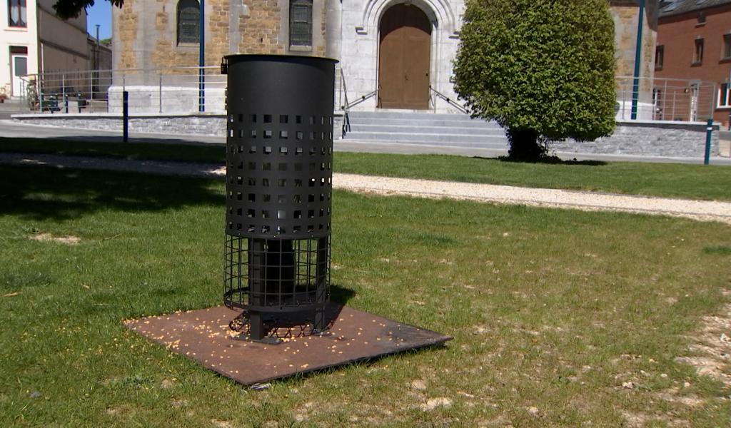 Un distributeur de graines stérilisantes pour pigeons a été installé à Sivry