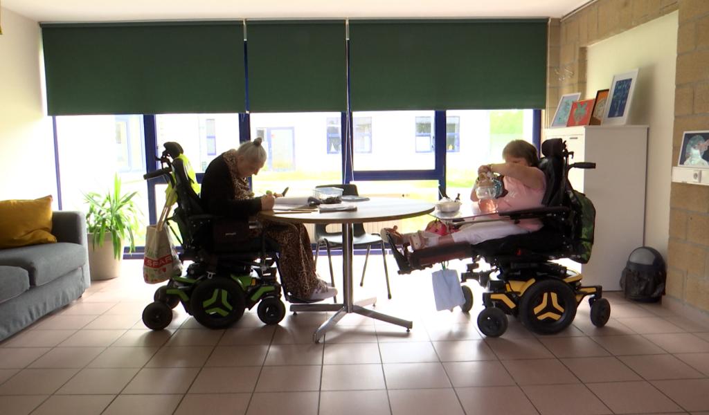 L’institution L’Accueil met ses artistes à l’honneur lors d’une exposition inclusive à Froidchapelle