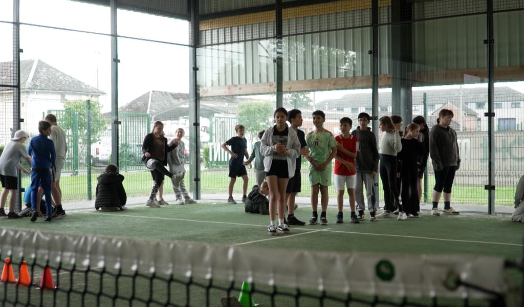 Chapelle-lez-Herlaimont : les Olympiades scolaires rassemblent les élèves autour du sport collectif