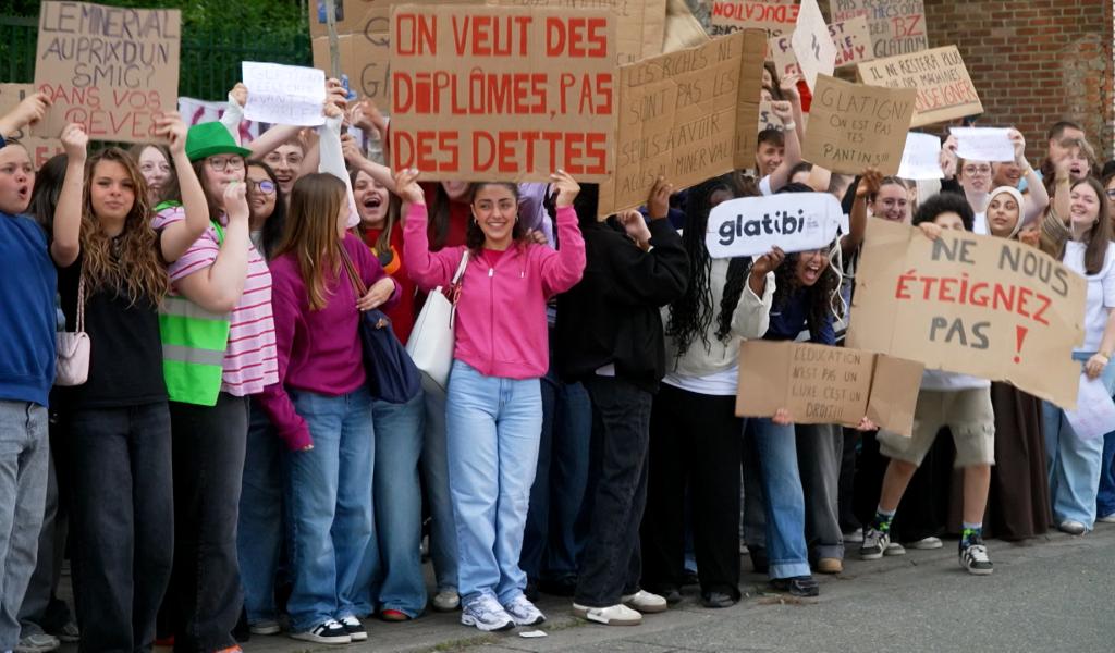 Des élèves se mobilisent devant le GPH à Gosselies contre les réformes de l’enseignement
