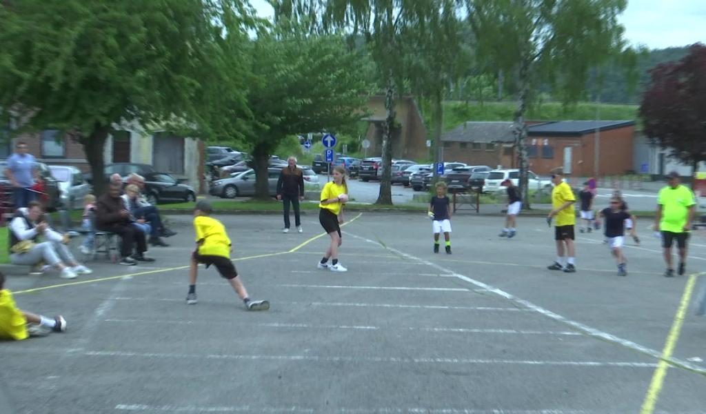 La balle pelote attire toujours les jeunes